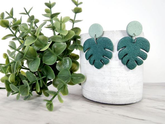These polymer clay earrings are lightweight, eclectic and sure to make a statement. They feature a dark green monstera leaf and a light contracting stud post. 